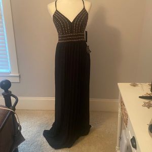 NWT black and gold Lulus maxi dress